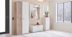 3: Predsieň - šatníkový panel