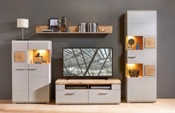 6: Obývacia zostava - závesná vitrína