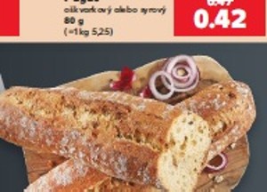 Bageta s restovanou cibuľkou